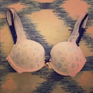 32DD Victoria Secret Bra
